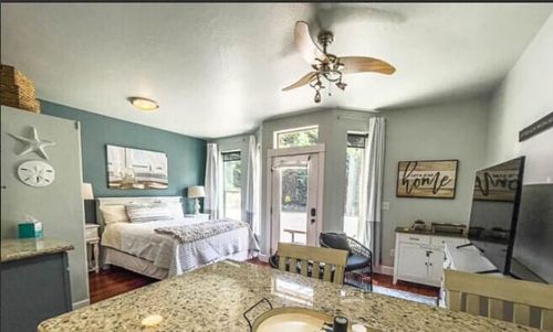 175 E E St, Jacksonville, OR, 97530-9246 | Card Image