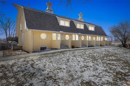 apt-3-3201 Muscatine Ave, Iowa City, IA, 52240-2956 | Card Image