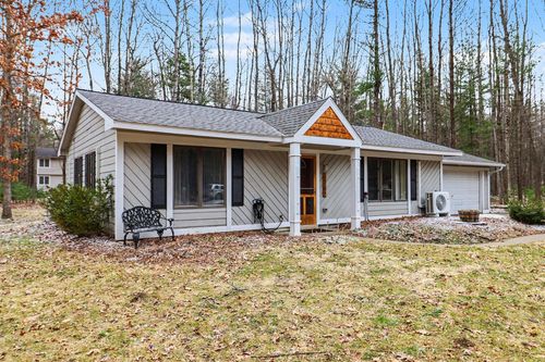 6782 White Pine Dr, Stanwood, MI, 49346-9667 | Card Image