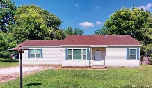 1004 S Highland St, Ada, OK, 74820-8420 | Card Image