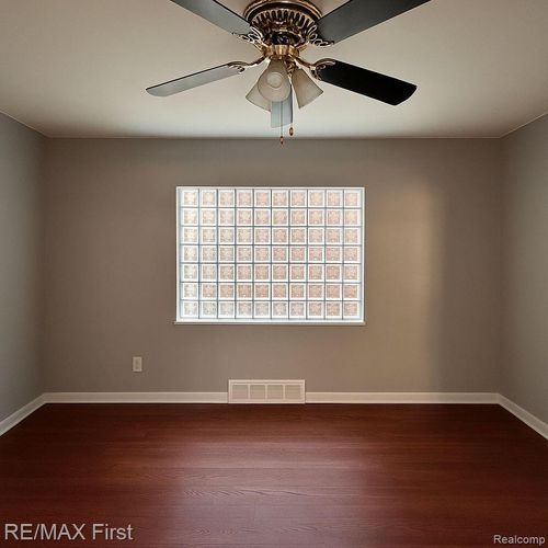 17159 Woodingham Dr, Detroit, MI, 48221-2532 | Card Image