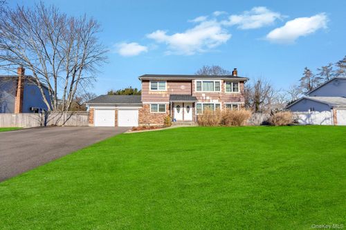 11 Marlo Ln, Hauppauge, NY, 11788-4701 | Card Image