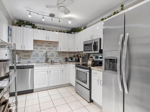 apt-c1-111 Golden Isles Dr, Hallandale Beach, FL, 33009-5802 | Card Image