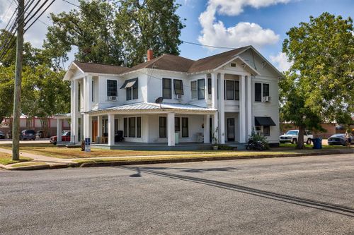 158 E Colorado St, La Grange, TX, 78945-2200 | Card Image