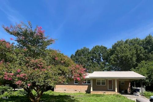 204 Britt St, Smithfield, NC, 27577-3102 | Card Image
