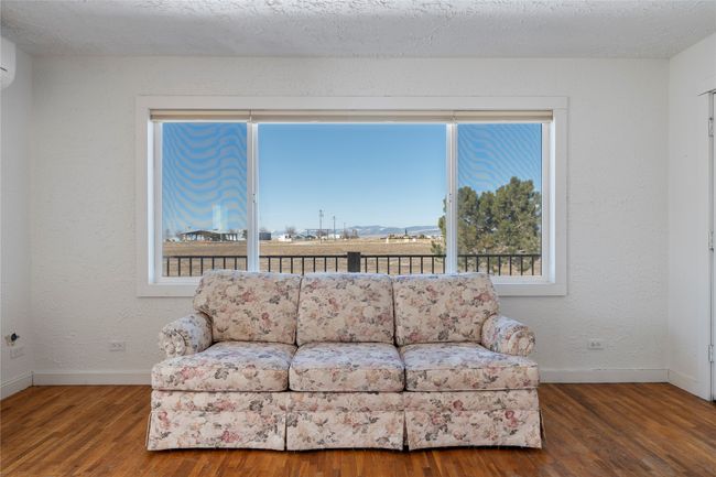 Bright and airy atmosphere, perfect for relaxing or entertaining. | Image 32