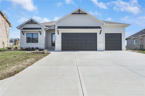 2376 Ne Skopelas Ct, Blue Springs, MO, 64029-7730 | Card Image