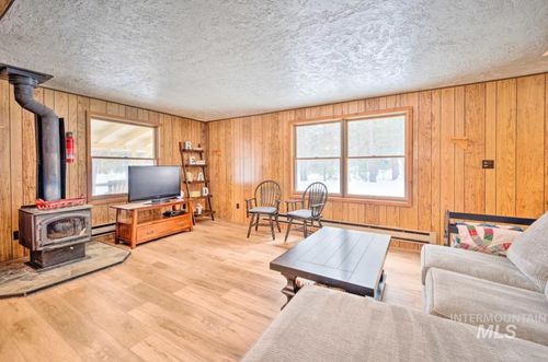 8392 Highway 21, Lowman, ID, 83637-7032 | Card Image