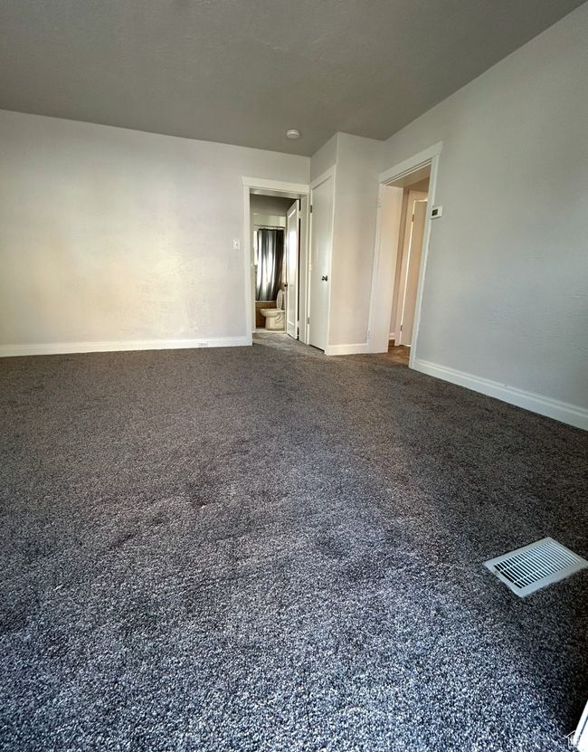 Empty room with dark colored carpet and baseboards | Image 4