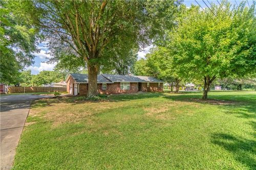 825 Reynolds Rd, Lewisville, NC, 27023-9646 | Card Image