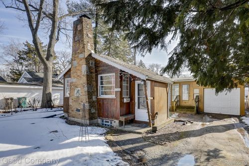 8503 Colgate St, Oak Park, MI, 48237-1852 | Card Image