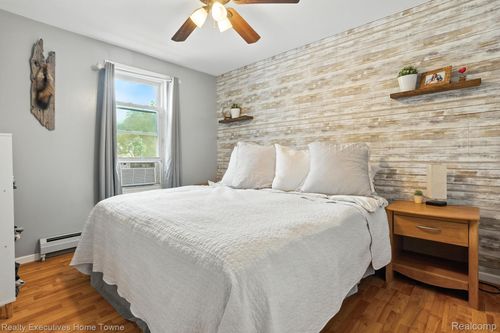 2037 Saint Clair River Dr, Algonac, MI, 48001-1134 | Card Image