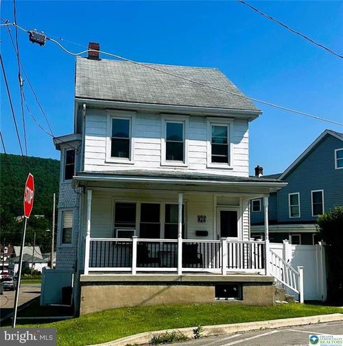 64 W Mill St, Nesquehoning, PA, 18240-1223 | Card Image