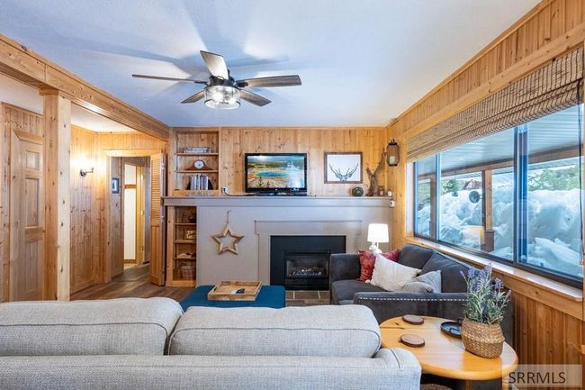 Living Room | Image 17