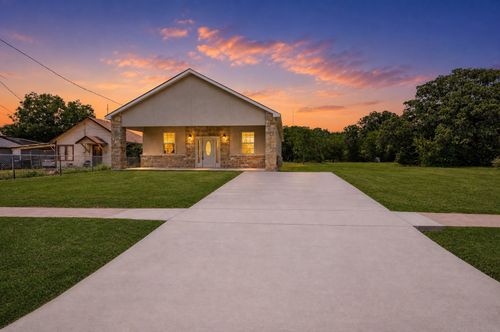 324 Tennessee St, Graham, TX, 76450-2700 | Card Image