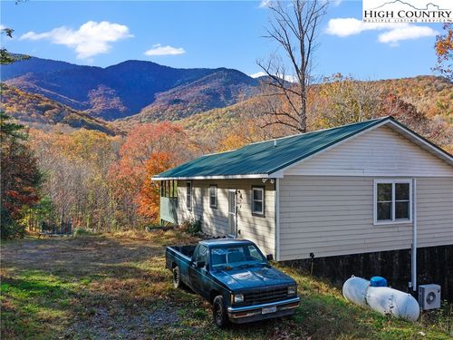 219 Raven Rock Ln, Burnsville, NC, 28714-7503 | Card Image