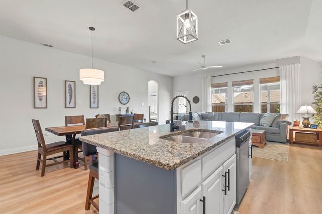 Great kitchen island | Image 13