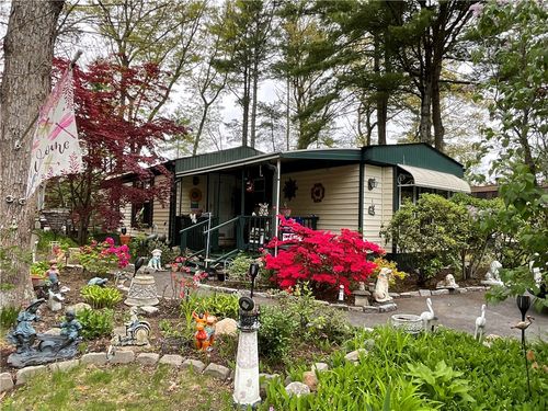 4 Leisure Way, Coventry, RI, 02816-6725 | Card Image