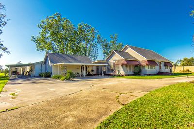 5082 W Main St, House other with 5 bedrooms, 3 bathrooms and null parking in Houma LA | Image 2