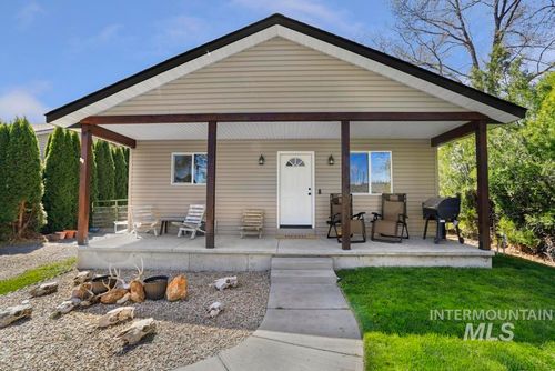 525 Michigan St, Gooding, ID, 83330-1429 | Card Image