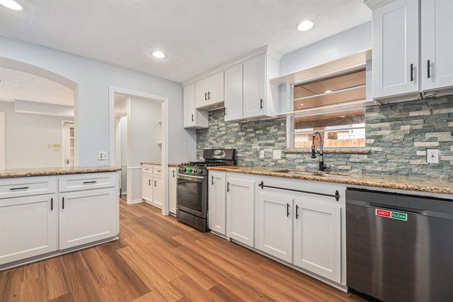 6307 Bayonne Dr, House other with 6 bedrooms, 5 bathrooms and 7 parking in Spring TX | Image 12