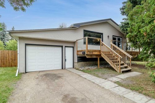 3912 50 A St, House with 4 bedrooms, 2 bathrooms and 4 parking in Red Deer AB | Card Image
