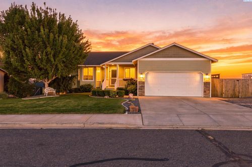 4515 Tusayan Dr, Pasco, WA, 99301-8237 | Card Image