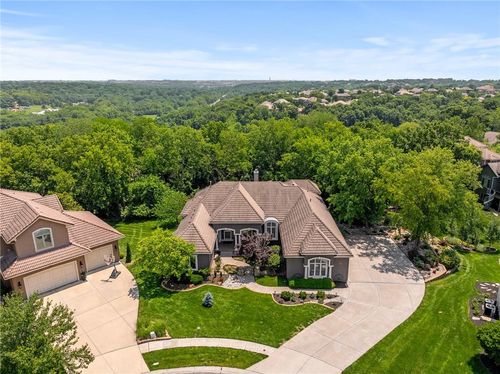 8709 Pine St, Lenexa, KS, 66220-3366 | Card Image