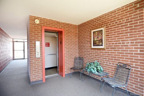 apt-205-2925 W 13 Mile Rd, Royal Oak, MI, 48073-2950 | Card Image