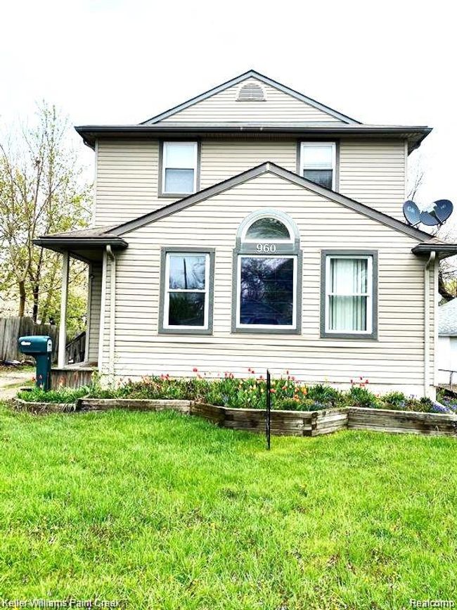 960 Lakeview Street, House other with 3 bedrooms, 2 bathrooms and null parking in Waterford Twp MI | Image 1