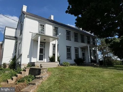 825 Beaver Valley Pike, LANCASTER, PA, 17602-1607 | Card Image