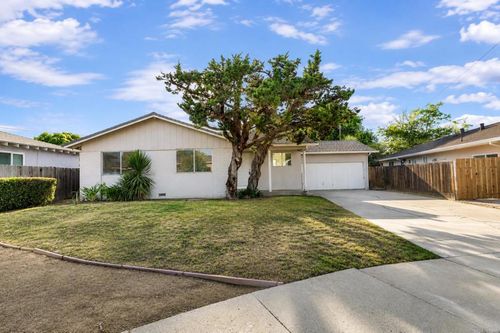 1210 Gloria Dr, Hollister, CA, 95023-5806 | Card Image