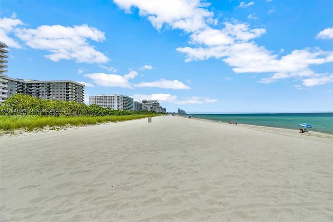 PHH - 9225 Collins Ave, Condo with 3 bedrooms, 3 bathrooms and null parking in Surfside FL | Image 48