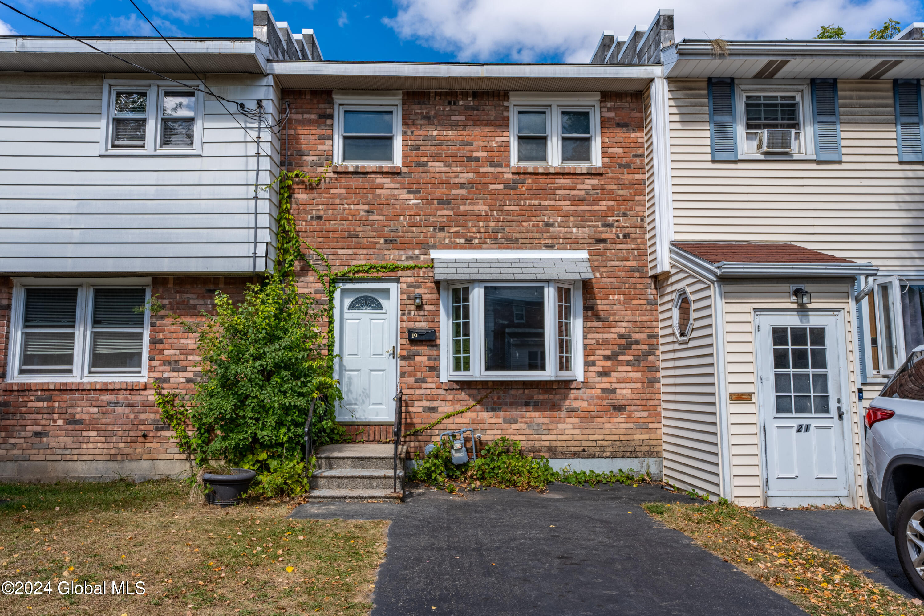 Garland Ct, Albany, NY 12202