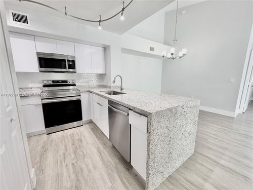 apt-303-677 Sw 111th Ave, Pembroke Pines, FL, 33025-6999 | Card Image