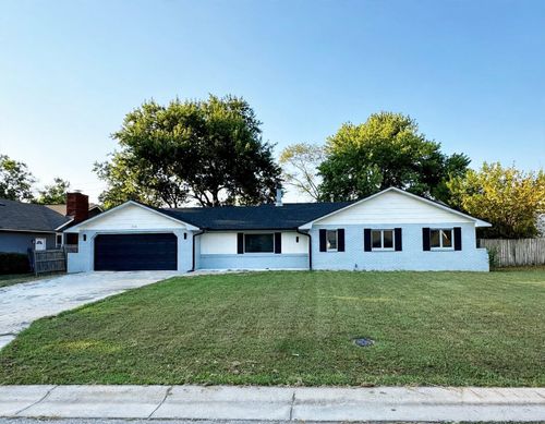 218 Aaron Dr, Andover, KS, 67002-9439 | Card Image