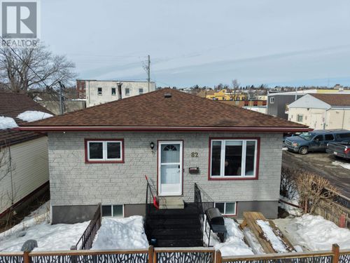 82 Machar Ave, Thunder Bay, ON, P7B2Y6 | Card Image
