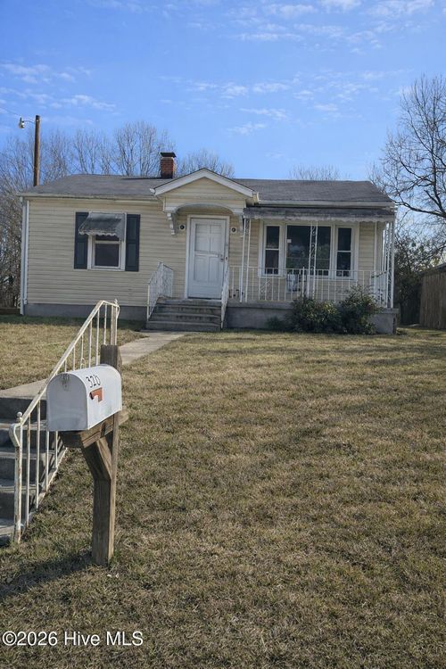 328 Mulberry St, Reidsville, NC, 27320-2828 | Card Image