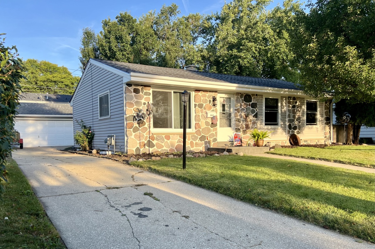Lasalle St, Racine, WI 53402