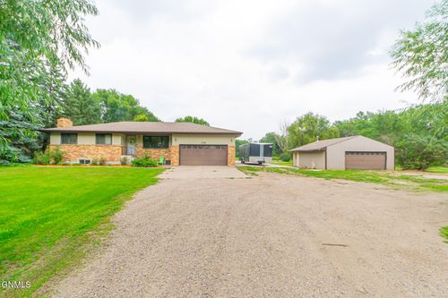 735 W Bristol Dr, Bismarck, ND, 58501-8523 | Card Image