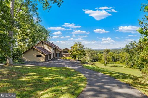 8525 Meadows Rd, WARRENTON, VA, 20186-7432 | Card Image