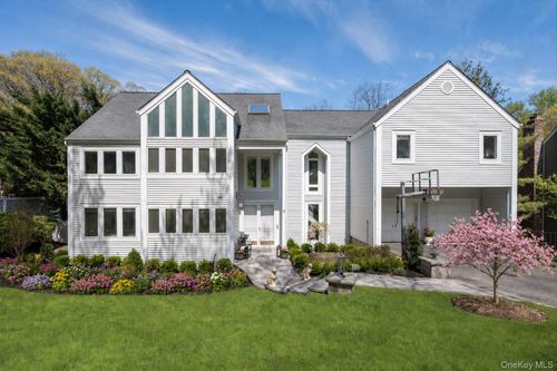 8 Verity Ln, Roslyn, NY, 11576-2000 | Card Image