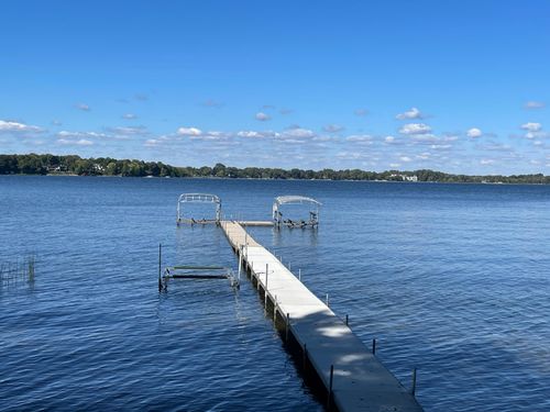 44 Peninsula Rd, Dellwood, MN, 55110-1504 | Card Image