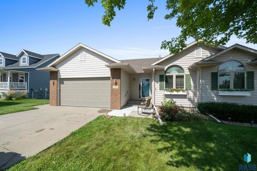 519 S Horizon Cir Circle, Sioux Falls, SD, 57106 | Card Image