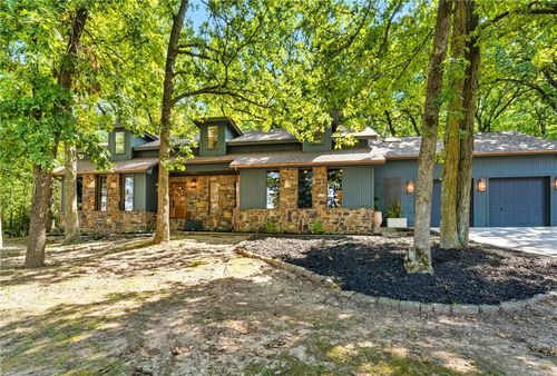 1524 N Crossover Rd, Fayetteville, AR, 72701-2723 | Card Image