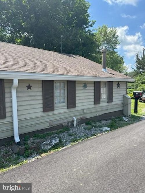 72 Oak St, SEVEN VALLEYS, PA, 17360-8715 | Card Image