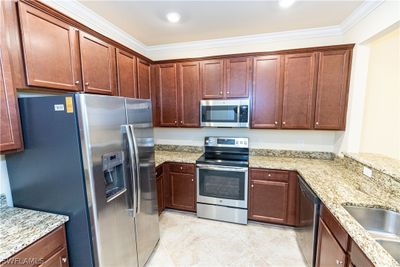 8875 Via Isola Court, Townhouse with 3 bedrooms, 2 bathrooms and null parking in Fort Myers FL | Image 3