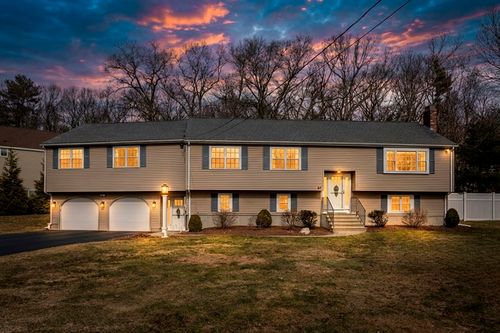 32 Ohlson Cir, Medway, MA, 02053-2025 | Card Image