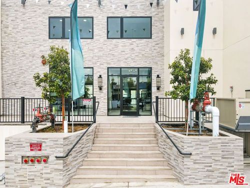 apt-202-3977 Beverly Blvd, Los Angeles, CA, 90004-3999 | Card Image