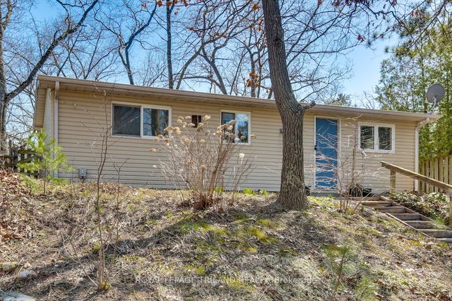 7933 Katharine Cres, House other with 2 bedrooms, 1 bathrooms and 5 parking in Port Franks ON | Image 28